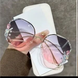 Pink vintage style studded pink and purple gradient sunglasses 💞💞💞